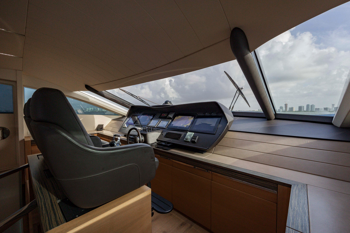 Pershing 92' Yacht