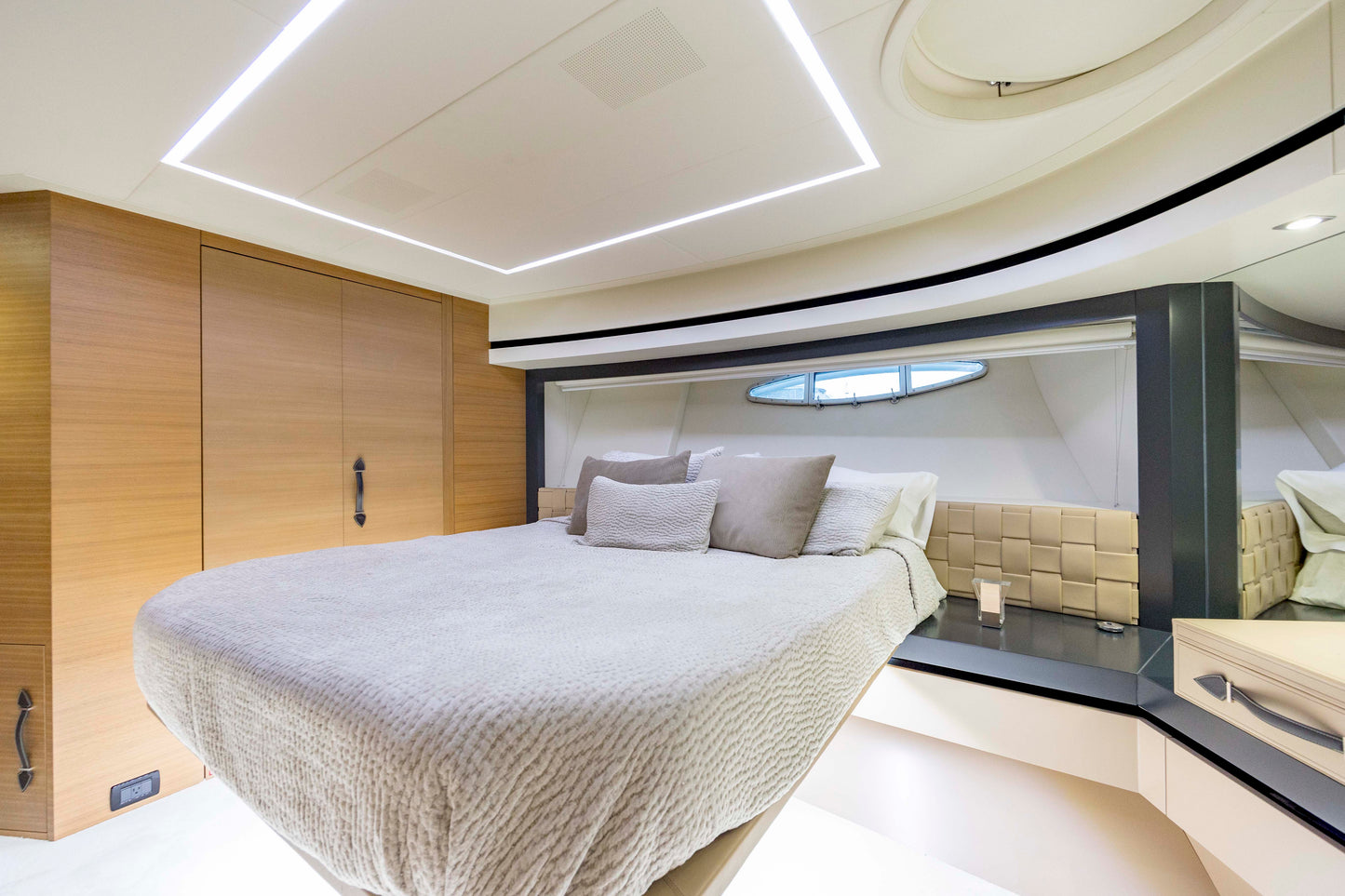 Pershing 92' Yacht