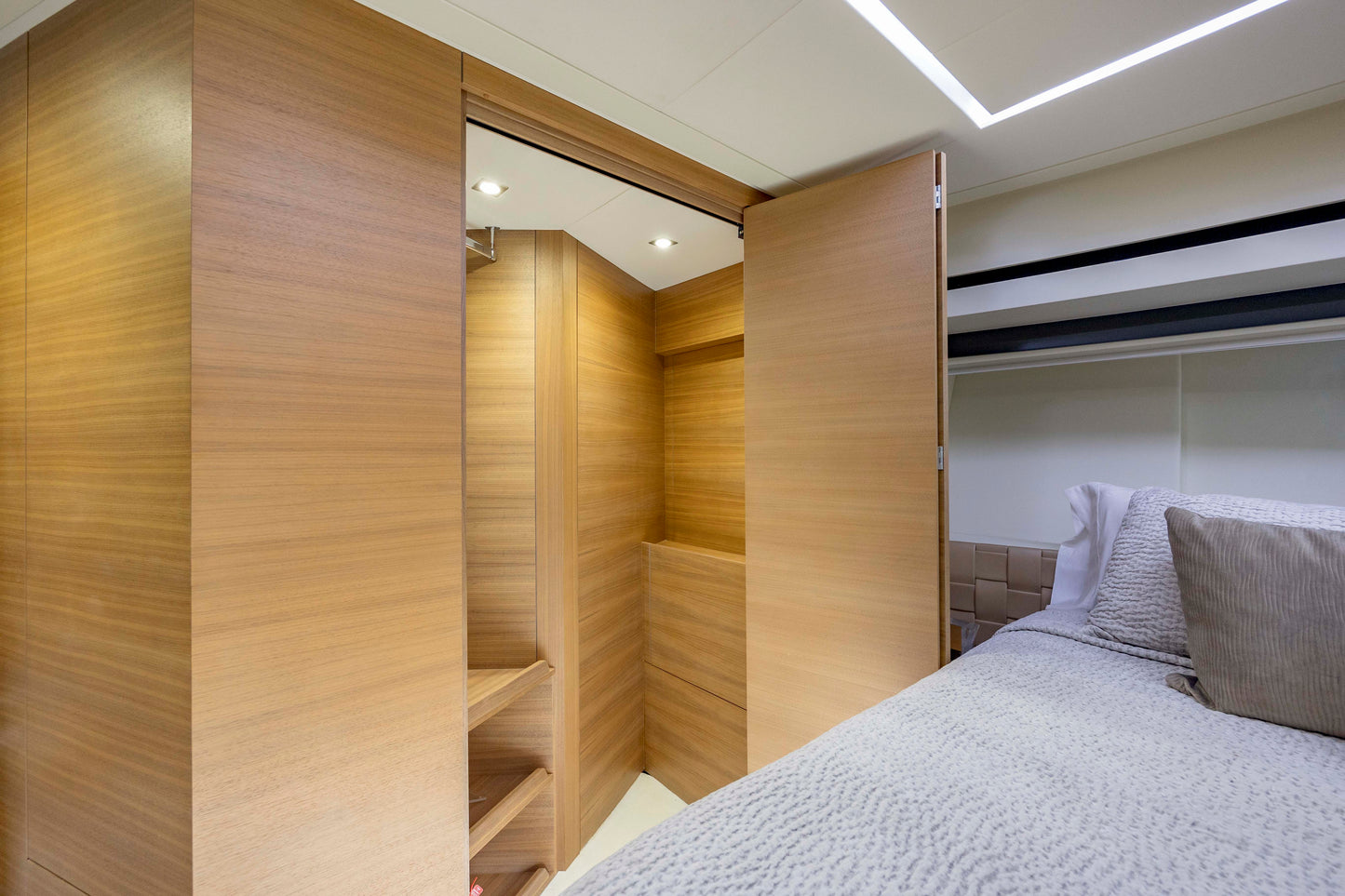 Pershing 92' Yacht