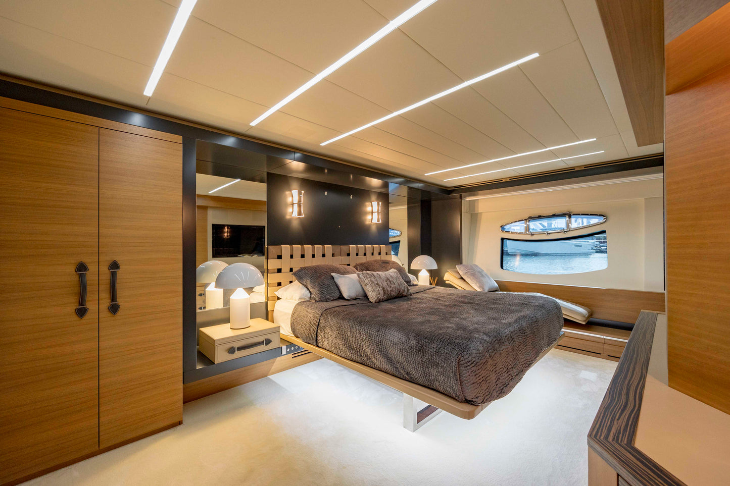 Pershing 92' Yacht