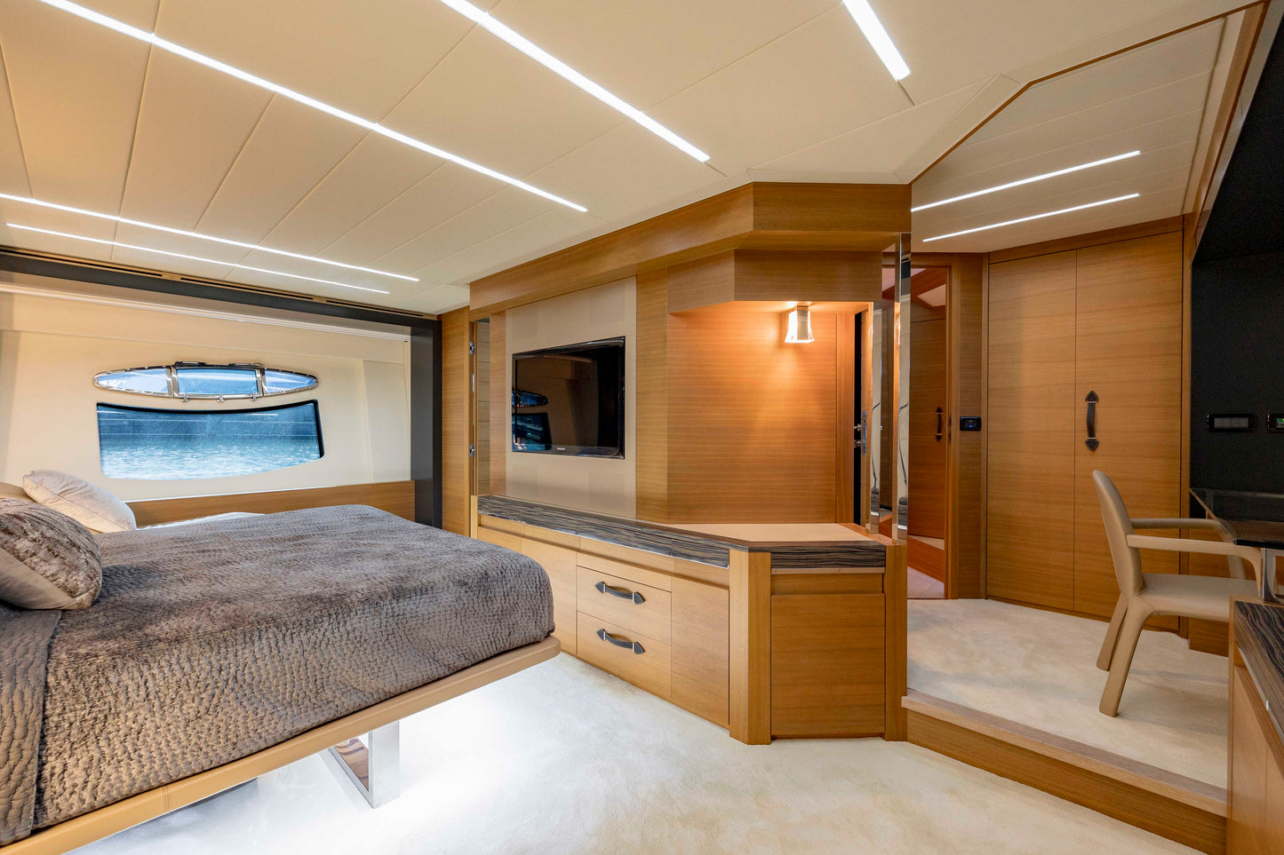Pershing 92' Yacht
