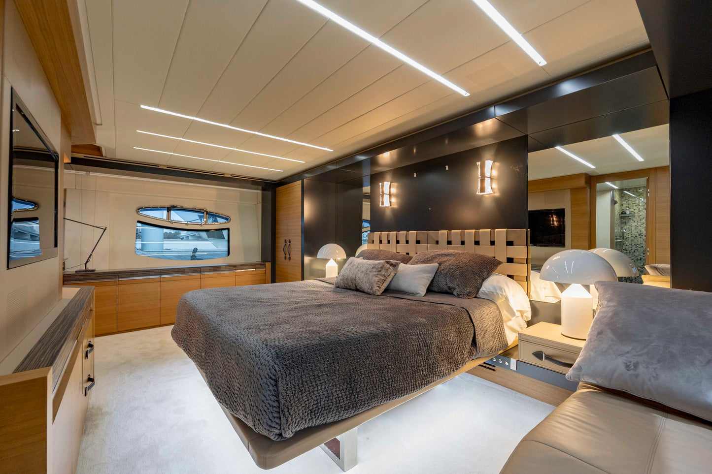 Pershing 92' Yacht
