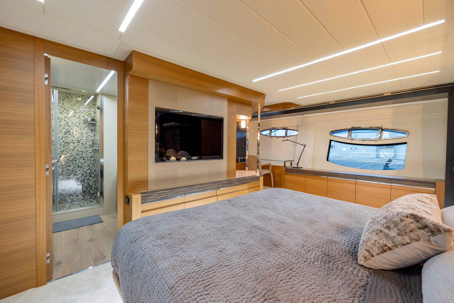 Pershing 92' Yacht