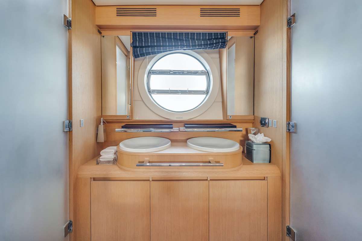 Yate Aicon 75'