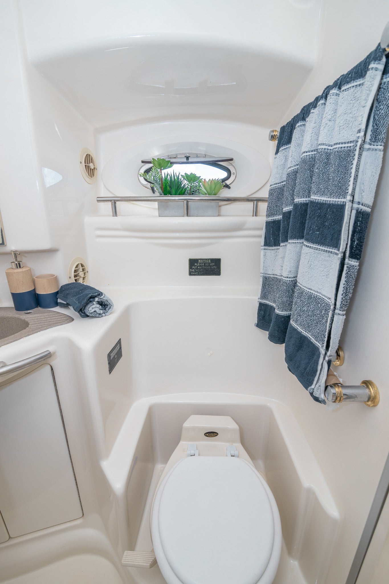 Maxum 45' Yacht